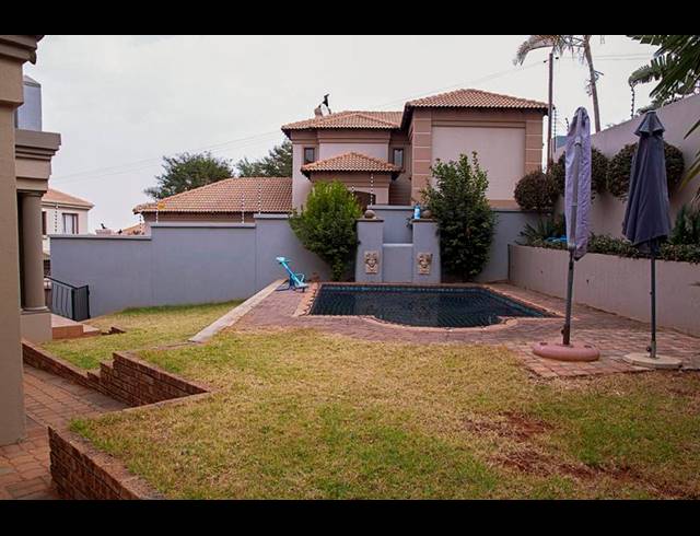 3 BEDROOM TOWNHOUSE FOR SALE IN FAERIE GLEN